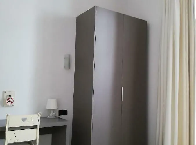 Konukevi Parellades *